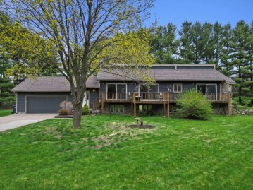 765 W Tomlin Rd, Wales, WI 53118-9655