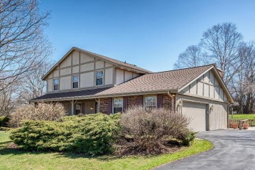 460 Woodridge Cir, Brookfield, WI 53005