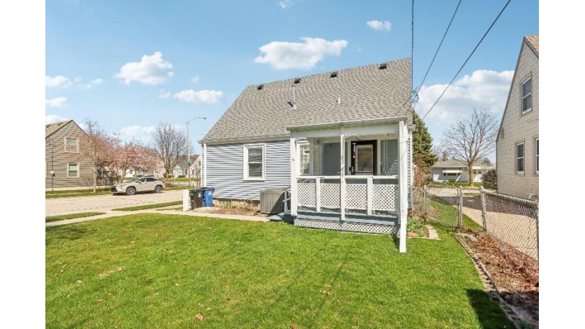 2300 Hayes Ave Racine, WI 53405 by SynerG Realty LLC $219,000