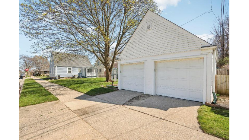 2300 Hayes Ave Racine, WI 53405 by SynerG Realty LLC $219,000