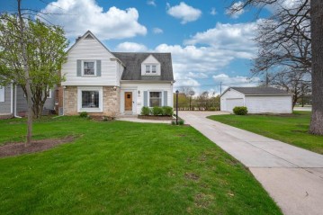 4947 W Vollmer Ave, Greenfield, WI 53219