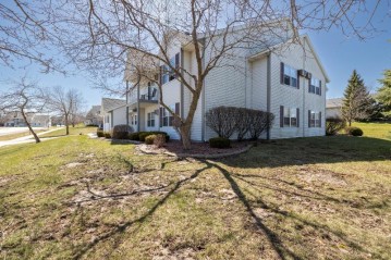 2106 Marie Ct 3, West Bend, WI 53095-5708
