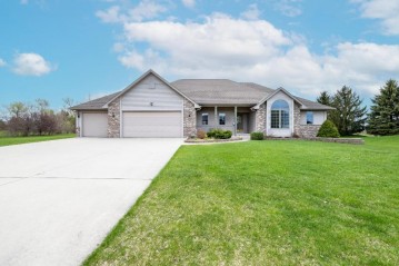 4891 White Swan Dr, West Bend, WI 53095-9192
