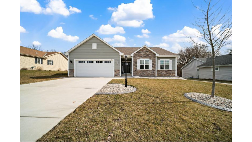 705 River Ridge Dr Waterford, WI 53185 by Coldwell Banker Realty -Racine/Kenosha Office $599,000