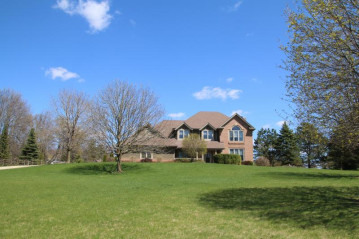 1430 Hilltop View Ct, Richfield, WI 53033-9436