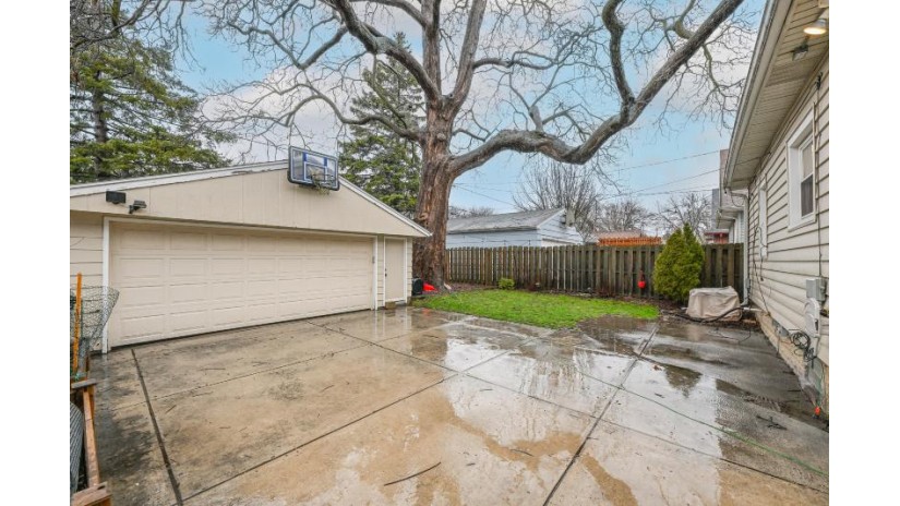 2343 N 68th St Wauwatosa, WI 53213 by Firefly Real Estate, LLC $435,000