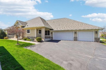 8013 S Susanna Ct 33, Franklin, WI 53132