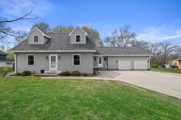 4453 S Moorland Rd, New Berlin, WI 53151