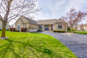 1009 River Reserve Dr, Hartland, WI 53029-2910