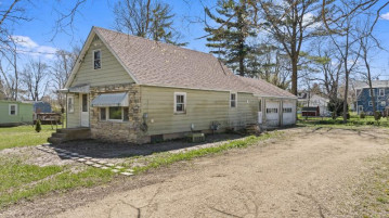 213 S 5th Ave, Walworth, WI 53184