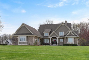 353 Ironstone Ct, Cedarburg, WI 53012-8000