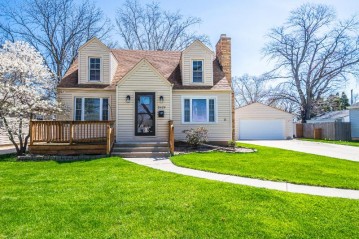 2825 West Lawn Ave, Racine, WI 53405-4408