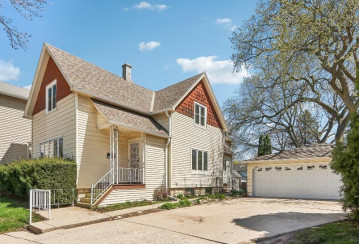 1334 N 72nd St, Wauwatosa, WI 53213-2706