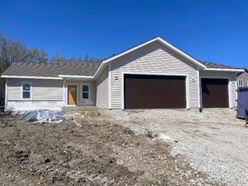 21520 W Valley Dr, New Berlin, WI 53146-9337