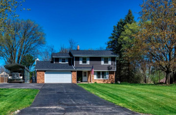 W246S6825 Maple Hill Dr, Vernon, WI 53189