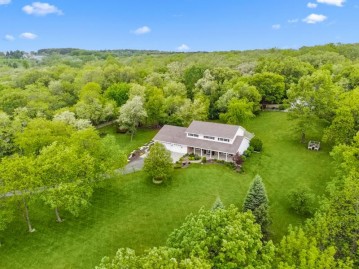 W1060 Valley View Rd, Spring Prairie, WI 53105