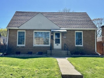 3355 W Ruskin St, Milwaukee, WI 53215-4223