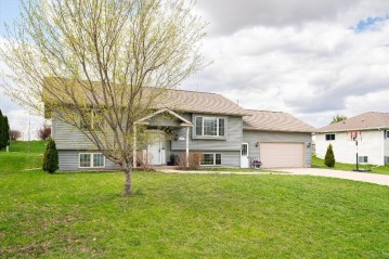 803 Derek Ln, Viroqua, WI 54665