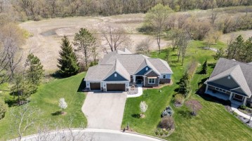 1021 W Stone Bridge Ct, Rubicon, WI 53078