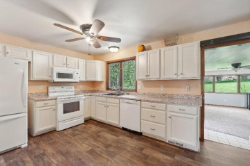 315 Riverview Dr, Neosho, WI 53059