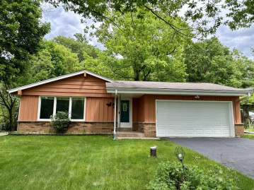 W274N2668 Oak St, Pewaukee, WI 53072-4316