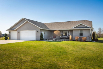 W7977 Vermeer St, Holland, WI 54636-4201