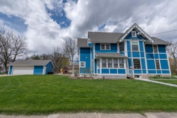 W282N7083 Main St, Merton, WI 53056