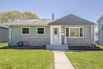 3425 E Bottsford Ave, Cudahy, WI 53110-1023