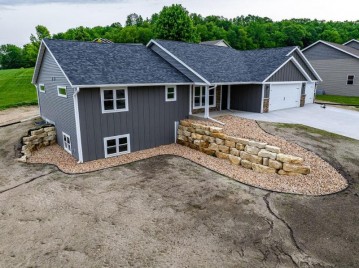 W3852 Harvey Ln, Farmington, WI 54644