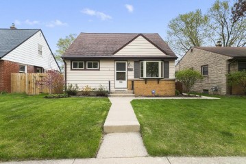 3820 N 99th St, Milwaukee, WI 53222-2424