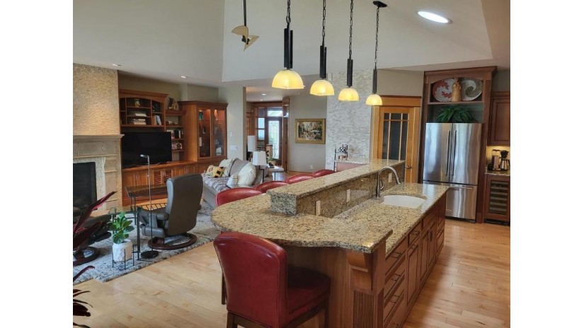 1922 Pheasant Run Drive Marshfield, WI 54449 by Re/Max American Dream - Phone: 715-305-9971 $949,900