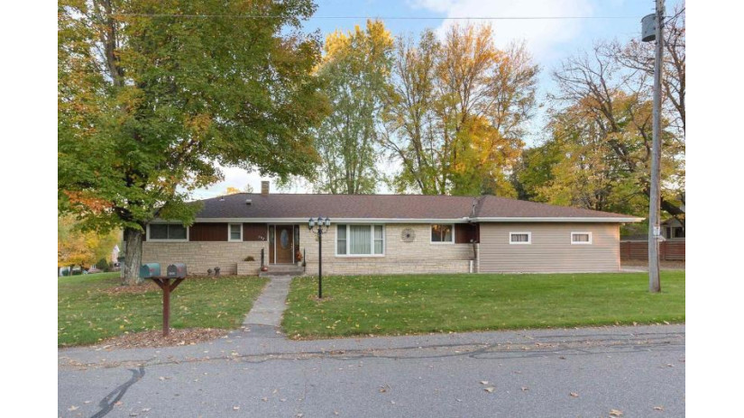 702 South Grandview Street Wittenberg, WI 54499 by Rivers Edge Real Estate - annsrere@gmail.com $255,000