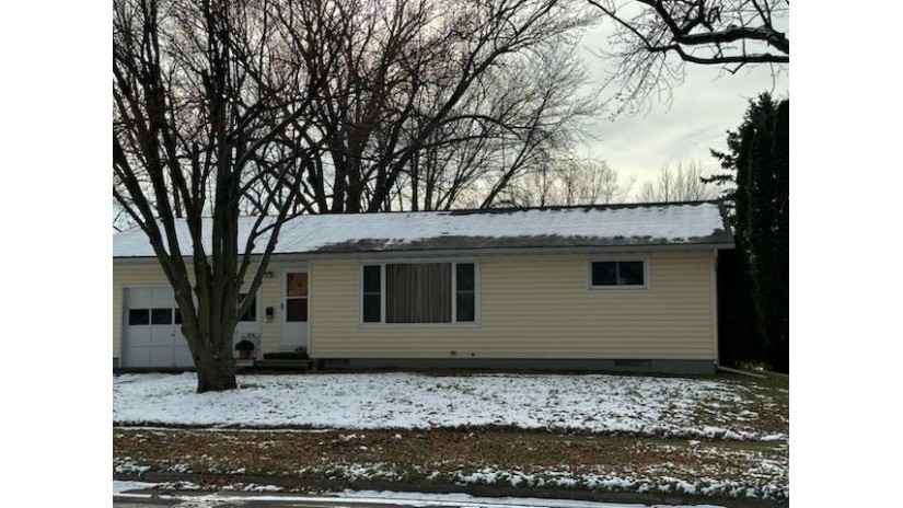 619 East 4th Street East Owen, WI 54460 by Woodland Realty - Cell: 715-773-1716 $149,900