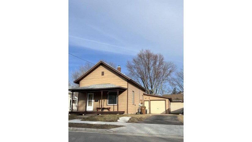 827 Third Street Stevens Point, WI 54481 by Empower Real Estate - Phone: 715-321-1289 $159,900