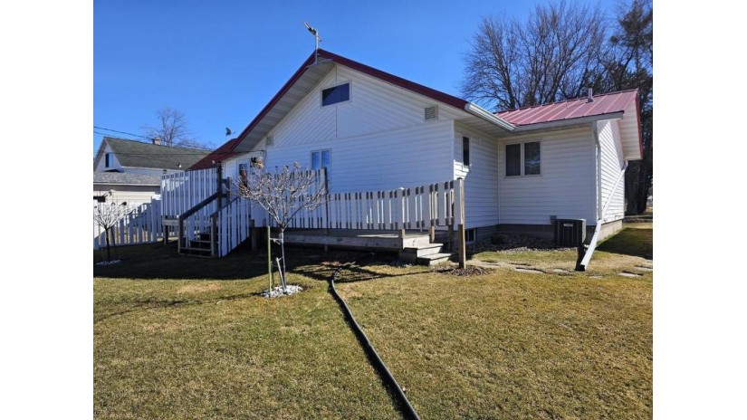 104 East Pine Street Spencer, WI 54479 by Re/Max American Dream - Phone: 715-305-1454 $209,900