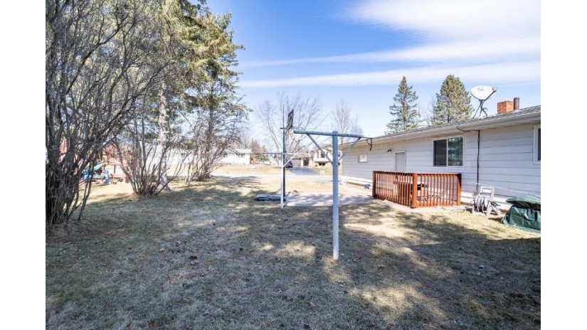 904 Hollywood Drive Merrill, WI 54452 by Re/Max Excel - Phone: 715-218-9666 $185,000