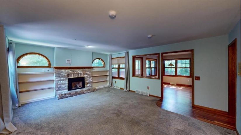 801 North Columbus Avenue Marshfield, WI 54449 by Brock And Decker Real Estate, Llc $425,000