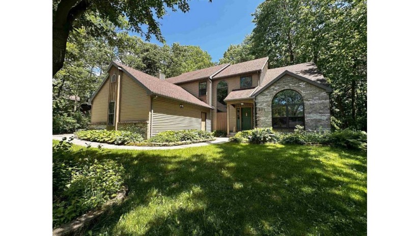 801 North Columbus Avenue Marshfield, WI 54449 by Brock And Decker Real Estate, Llc $425,000