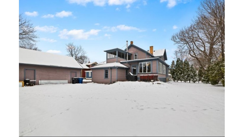 919 Washington Ave Oshkosh, WI 54901 by Keller Williams - 9206327702 $364,900