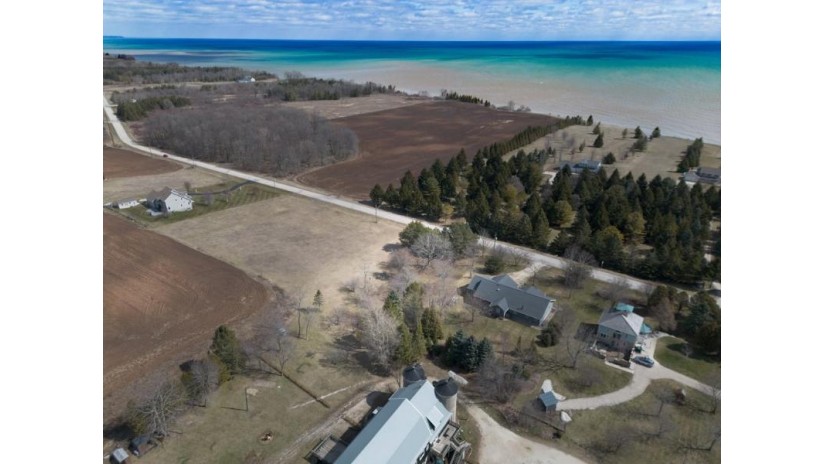 709 Lakeshore Dr Kewaunee, WI 54216 by Town & Country Real Estate - 9203880163 $54,900