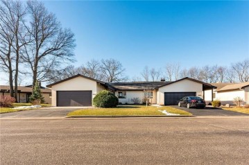 1032 Village Square, Altoona, WI 54720