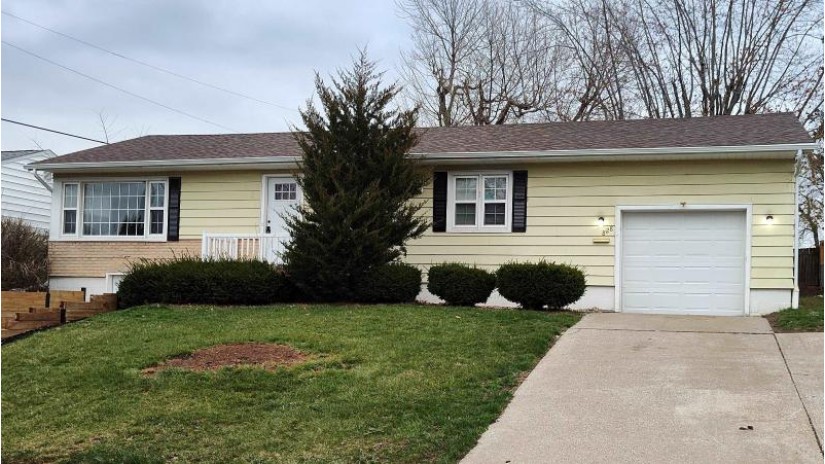 828 Shirlen Drive Quincy, IL 62301 by Dickerson & Nieman $169,900