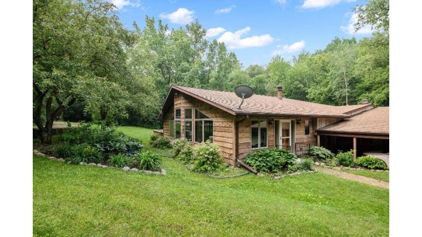 5472 Sportsman Drive Rockland, WI 54115 by Keller Williams Green Bay - PREF: 312-399-5659 $1,950,000