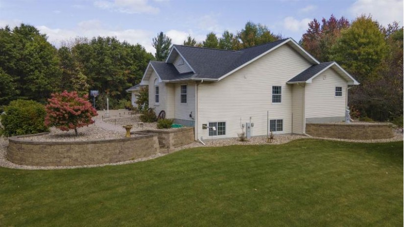 5630 Prairie Drive Hull, WI 54482 by First Weber, Inc. $749,000