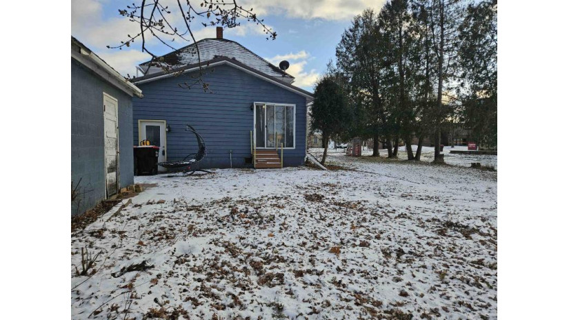 117 E 1st Street Gillett, WI 54124 by Make A Move Realty, LLC $149,900