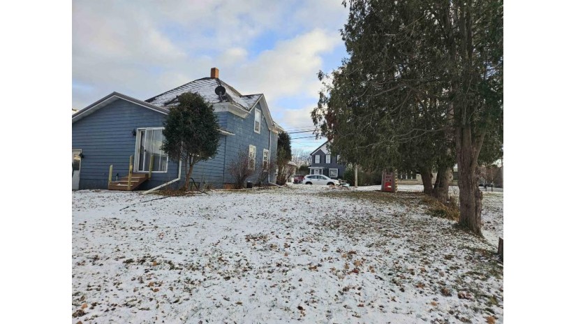 117 E 1st Street Gillett, WI 54124 by Make A Move Realty, LLC $149,900