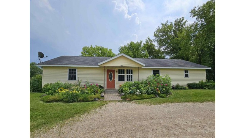 E3437 S Apple Tree Lane Waupaca, WI 54981 by Faye Wilson Realty LLC - Office: 920-407-0003 $270,000