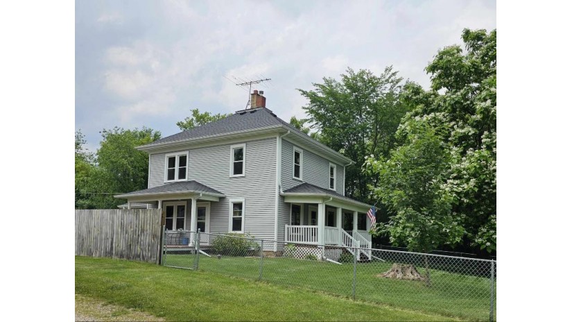 E3437 S Apple Tree Lane Waupaca, WI 54981 by Faye Wilson Realty LLC - Office: 920-407-0003 $270,000