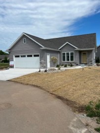 5010 West Woods Creek Lane, Grand Chute, WI 54913