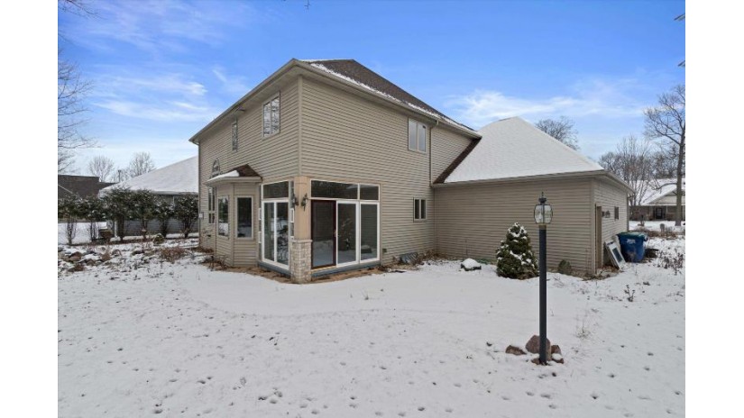 773 Terra Cotta Drive Neenah, WI 54956 by Cardinal Realty, Llc - PREF: 920-268-8209 $550,000